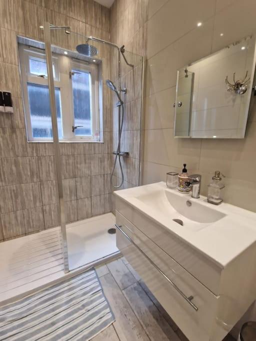 Quintessentially 'London' Flat Exterior foto